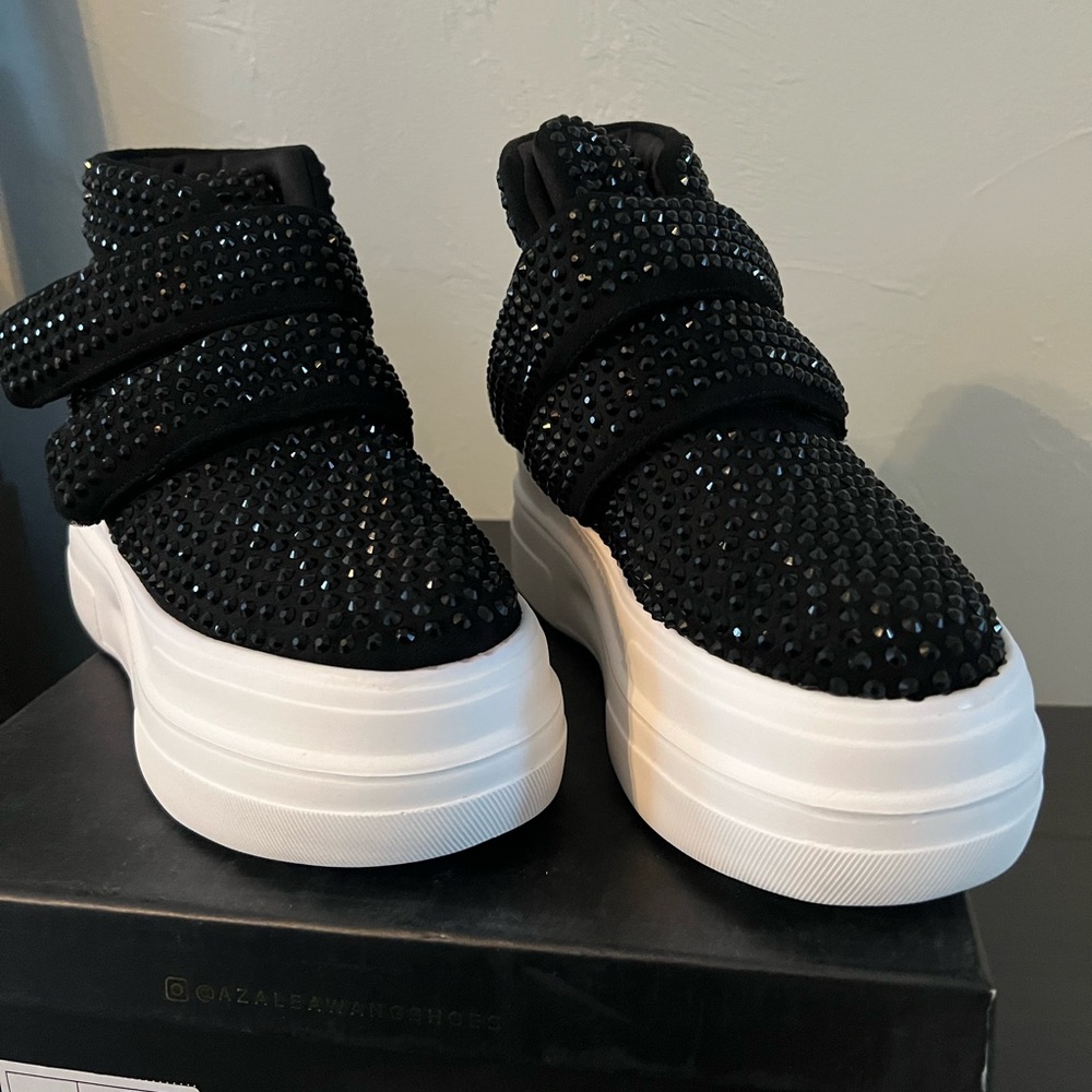 AZALEA WANG CYBER RHINESTONE EMBELLISHED PLATFORM SNEAKER IN BLACK